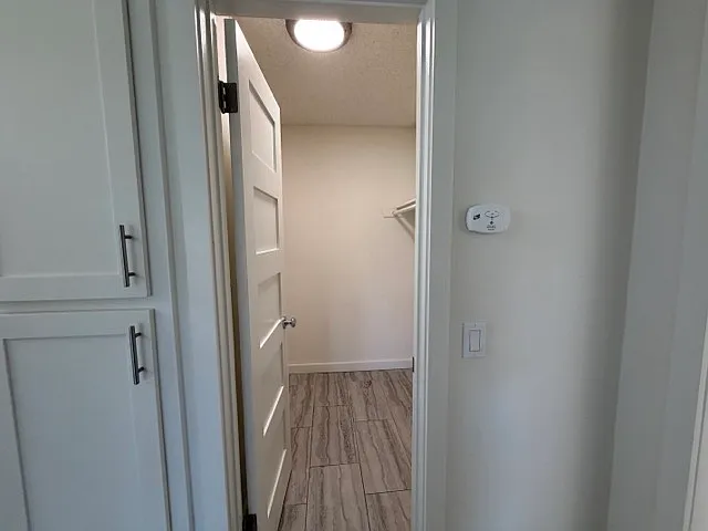 Upgraded Orange 1 Bedrooms — Photo 10