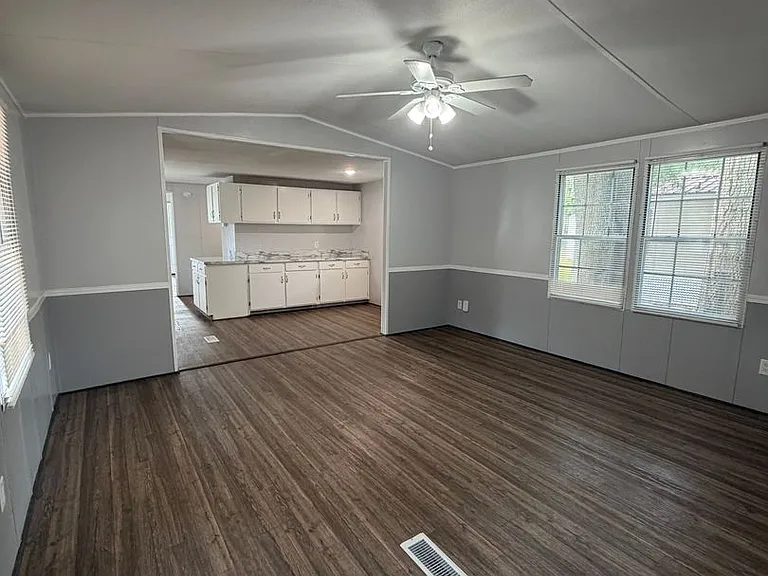 1105 S Rogers St — Photo 10