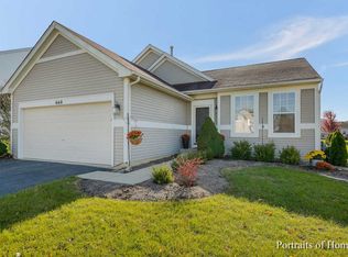 660 Hamilton Ln, North Aurora, IL 60542