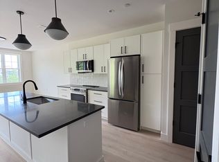 100 Plank St #7, Bedford, MA 01730