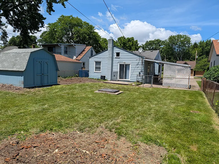 21712 Lakeview St — Photo 3