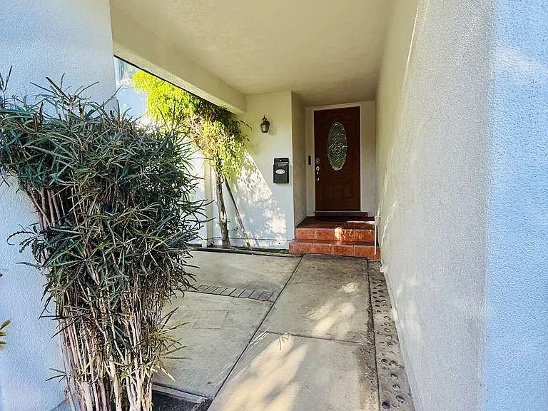 17102 Cortner Ave — Photo 2