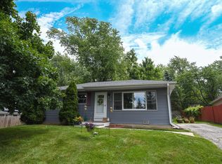 117 Fairfield Rd, Lindenhurst, IL 60046