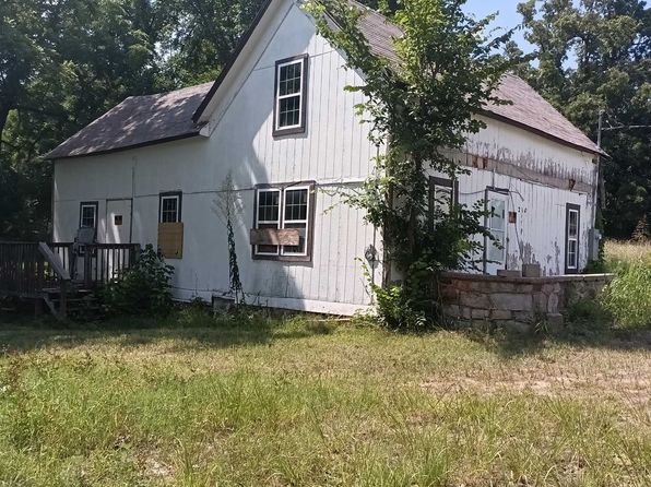 210 N Oak St, Salem, AR 72576