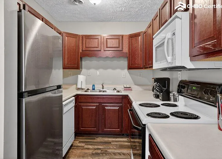 1332 W Andrew Johnson Hwy #9 — Photo 5