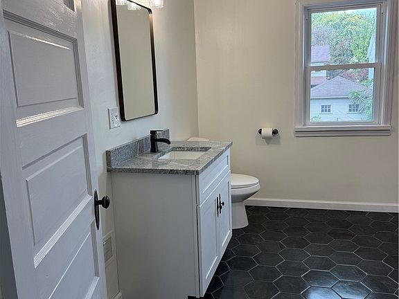 5th image of 216 E Main St