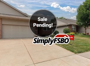 5234 Red Fox Rd, Bettendorf, IA 52722