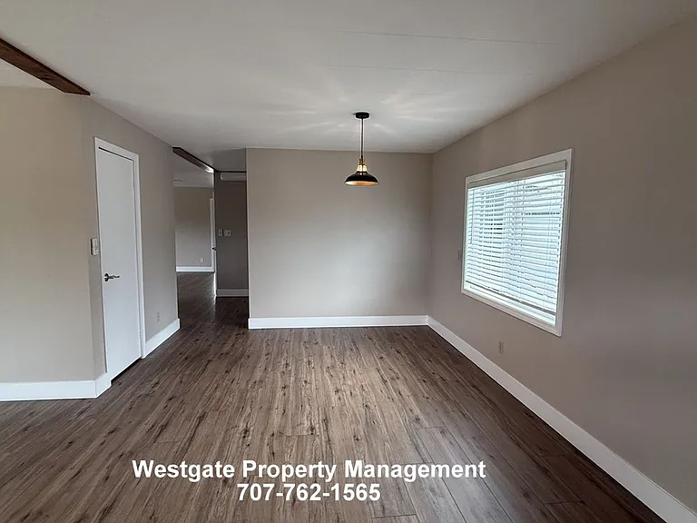 965 Eastman Ln — Photo 9