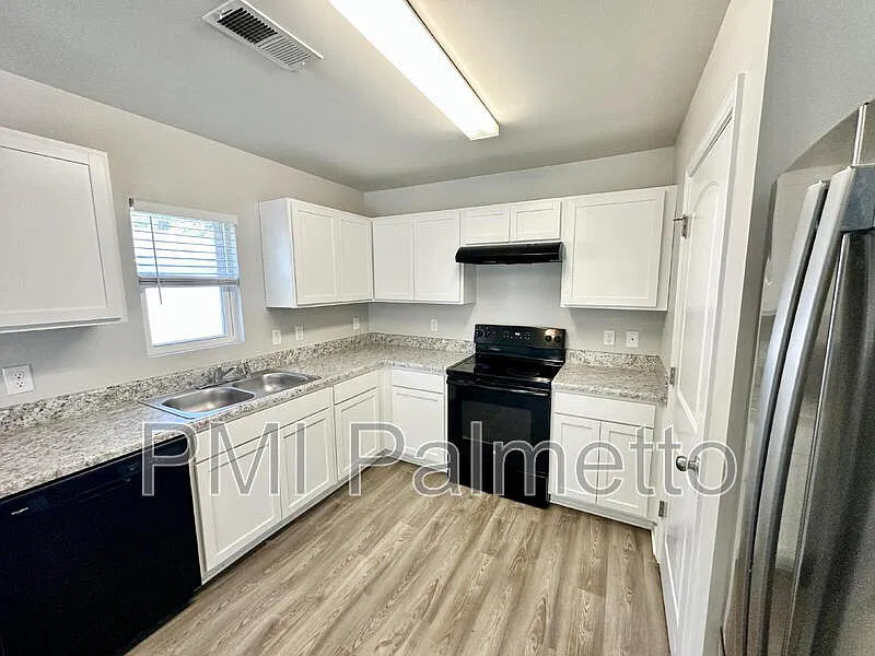 3 bed, 2.0 bath, 1200 sqft, $1,750 — Photo 2