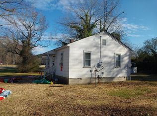 3 Hall St, Onancock, VA 23417