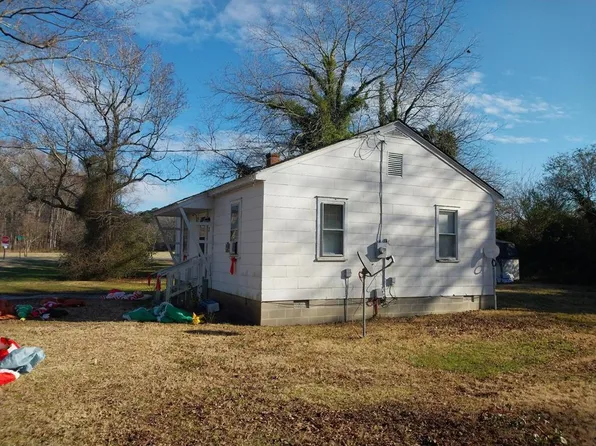 3 Hall St, Onancock, VA 23417
