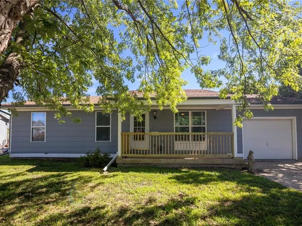 617 W Edgewood Dr, Edgerton, KS 66021