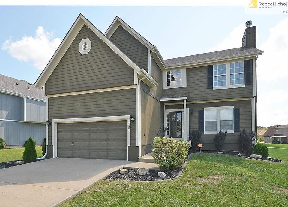 Nicely landscaped front with flat driveway.
