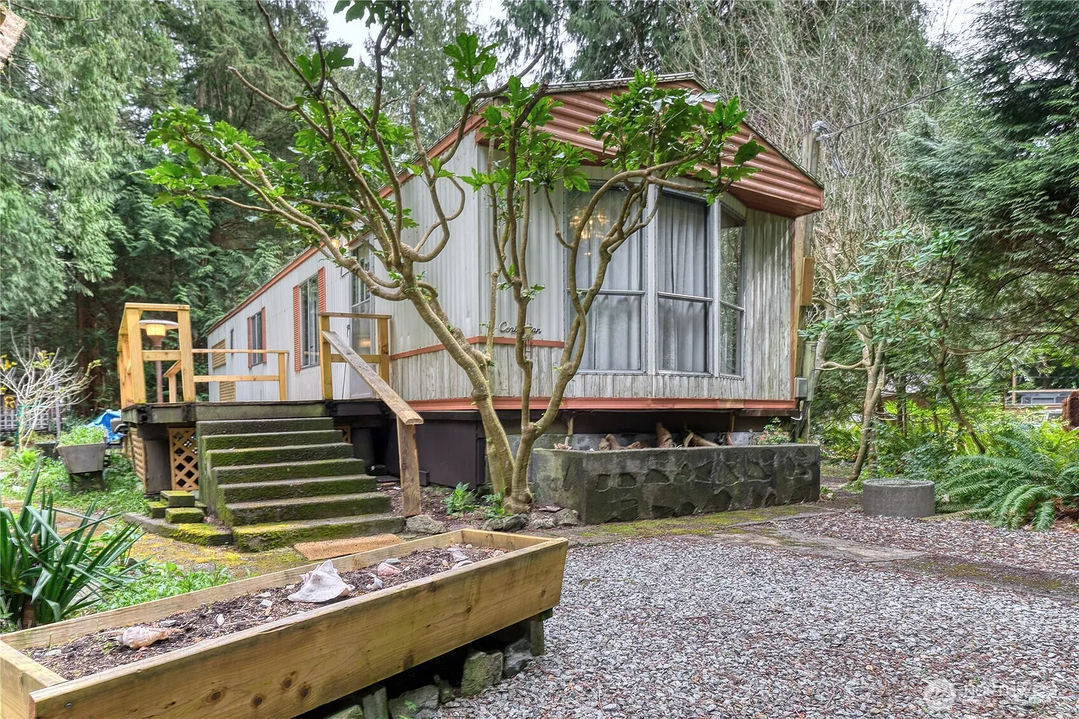 174 Burns Way photo 1