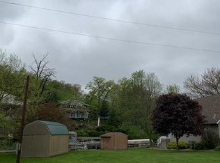 3217 E Lakeshore Dr, Brooklyn, IA 52211