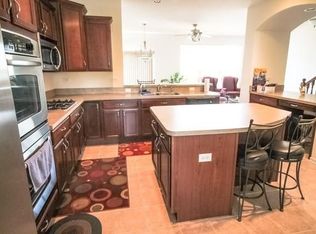 455 Grosvenor Ln, Aurora, IL 60504