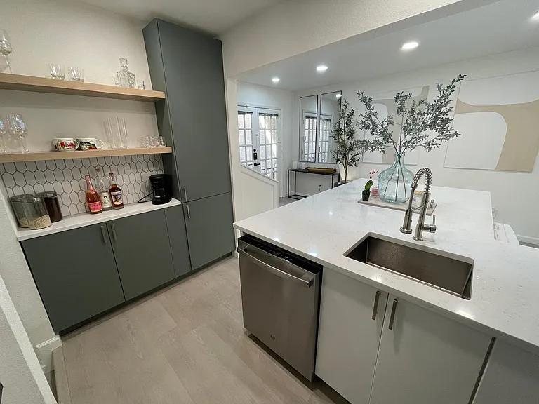 739 E Oltorf St — Photo 10