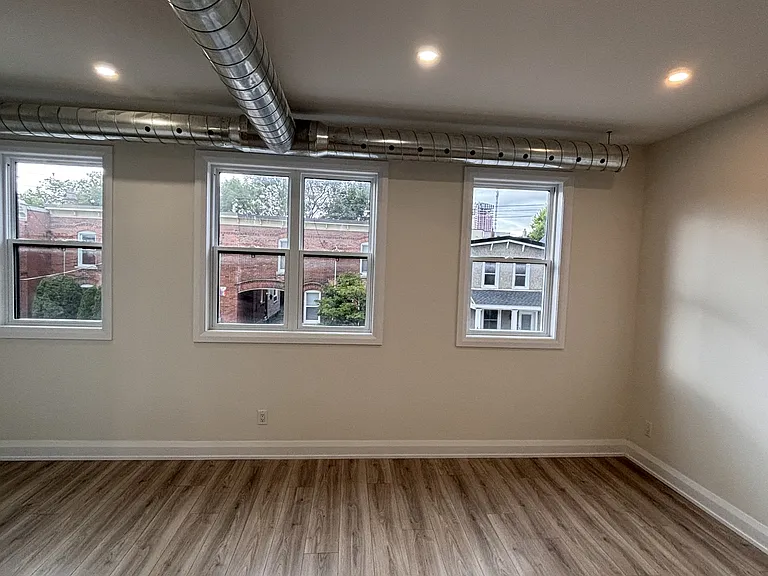 84 Eccles St #6 — Photo 7