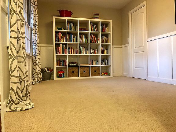 Dining (used as play room)