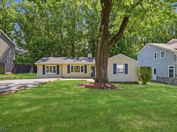51 Memory Ln, Denville Twp., NJ 07834