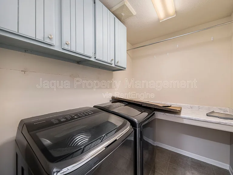 7325 Salerno Cir — Photo 16