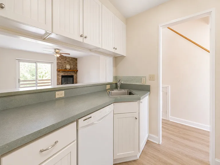79 Riverside Villa Dr — Photo 8