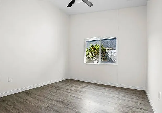 553 S Caswell St — Photo 5