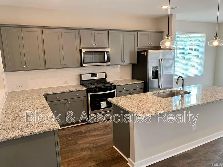 801 S Franklin St — Photo 5