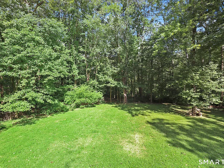 122 Deforest Rd — Photo 38