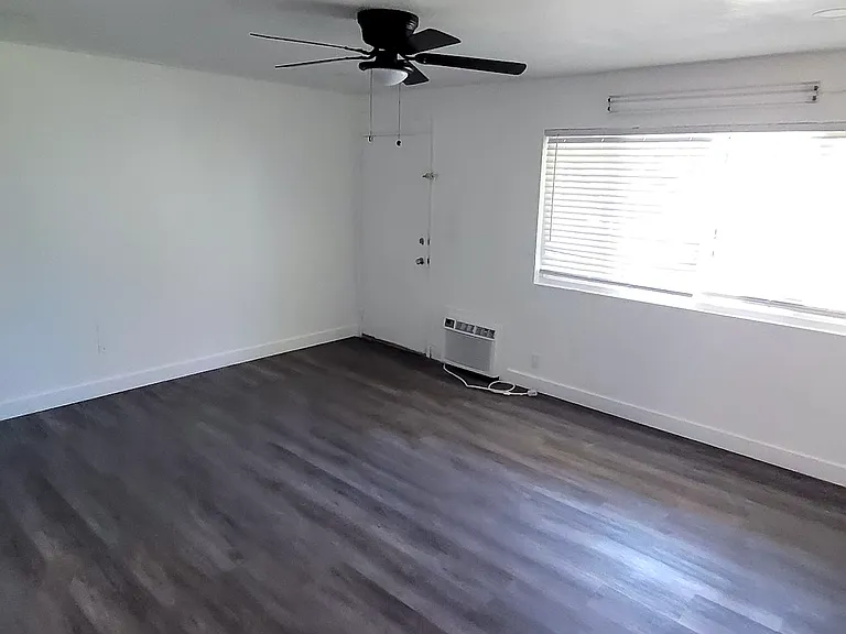 343 Claydelle Ave #B — Photo 3