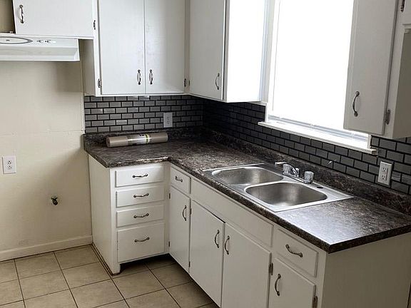 2nd image of 1800 Douglas Dr