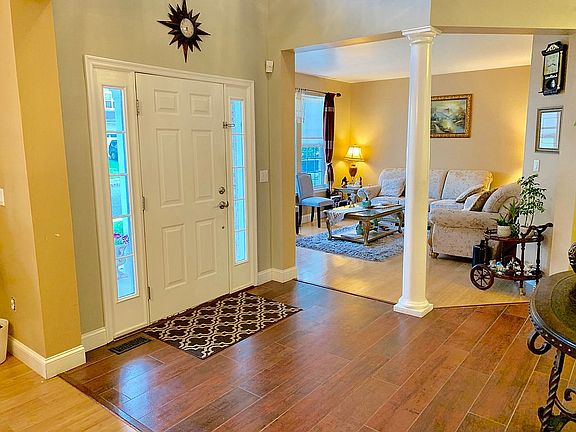 4th image of 2366 Forest Cir