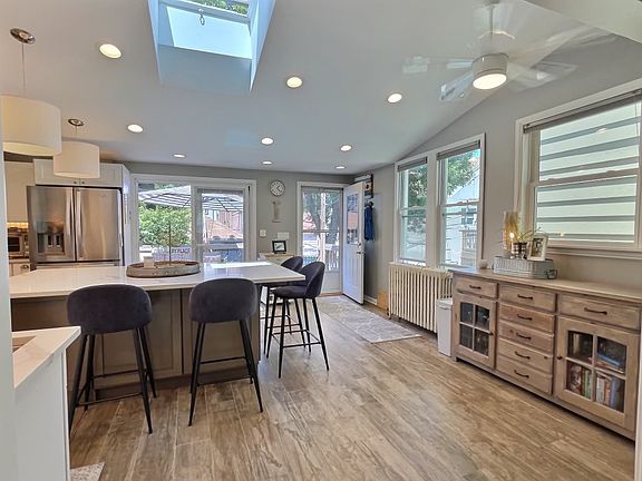 3rd image of 1424 W Diversey Pkwy #2
