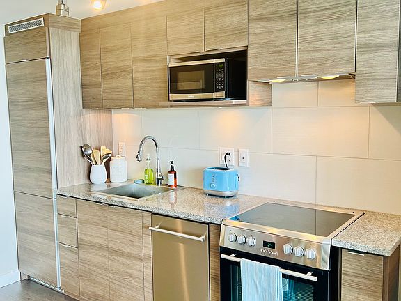5th image of 488 SW Marine Dr #3600