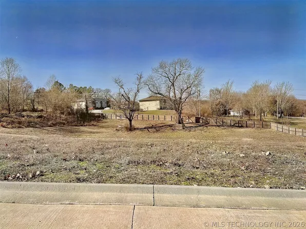 758 E Harlan Dr, Tahlequah, OK 74464