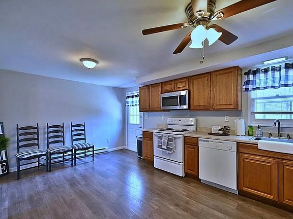 2nd image of 711 Lakeview Dr E