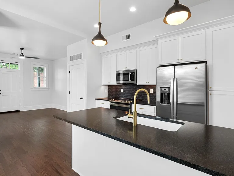 1300 Sidney — Photo 10