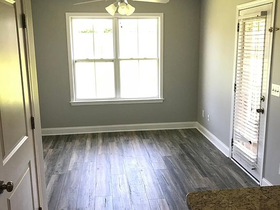 kitchen eating area
