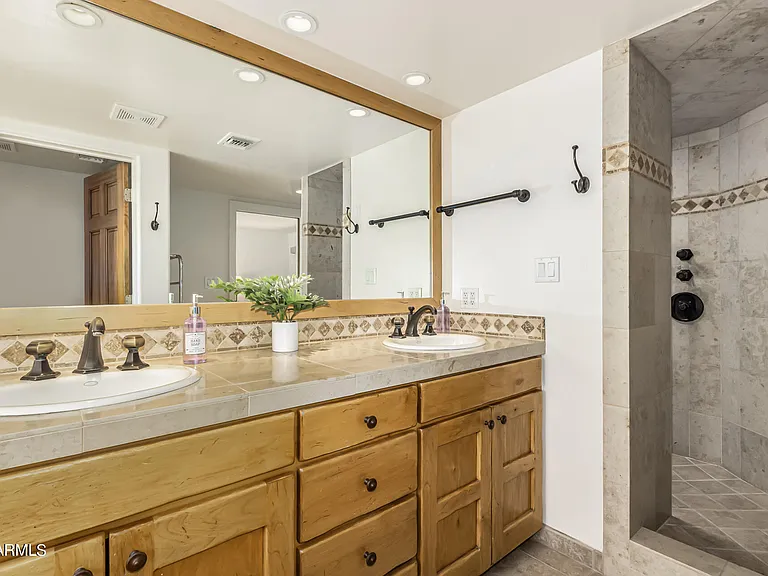 1063 N Boulder Dr — Photo 30