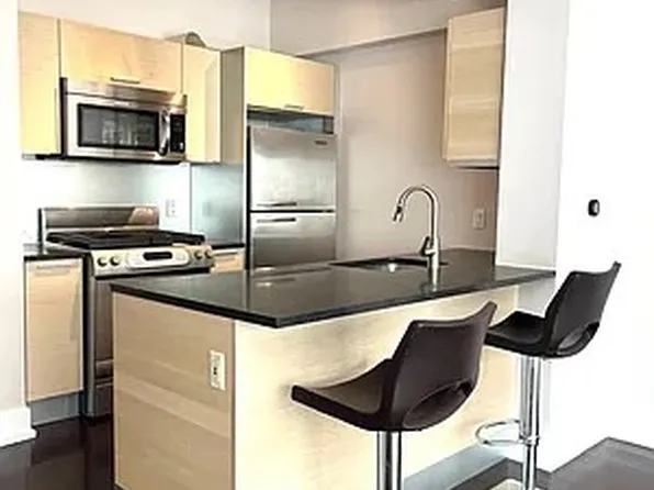 350 West 42nd Street image 4 of 10