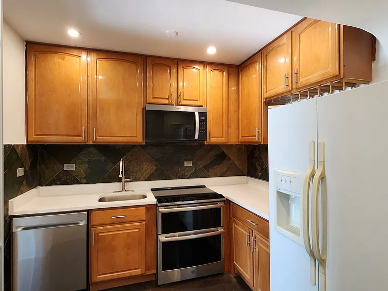 2702 N Laramie Ave #3 — Photo 2