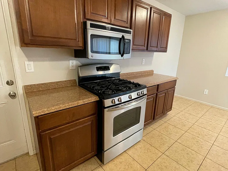 3952 Shenandoah Dr — Photo 6