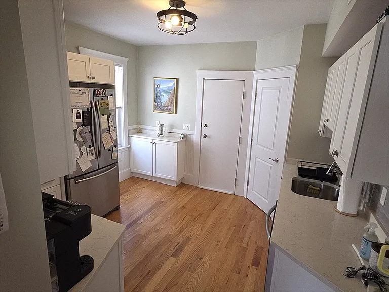 40 King St #3 — Photo 2