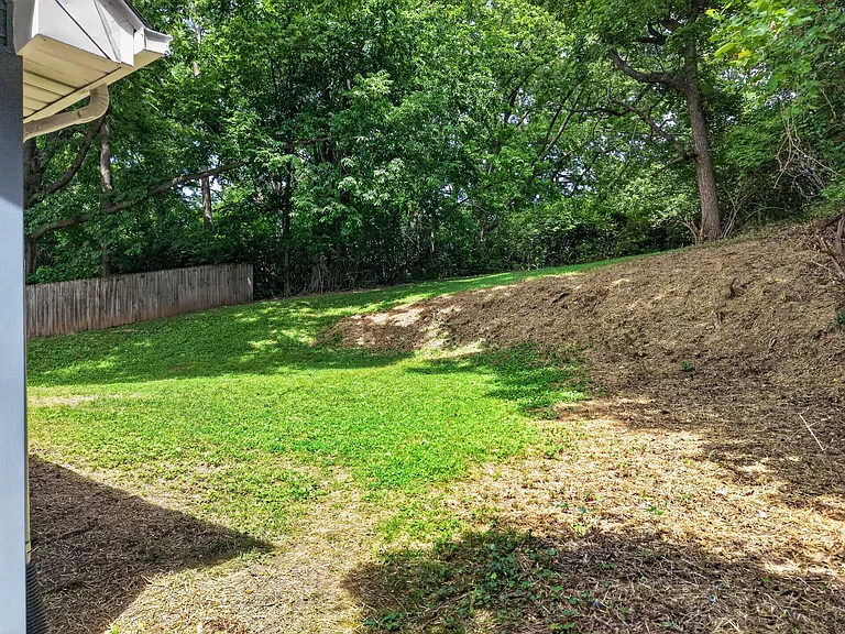 16 Lansing Ave — Photo 43