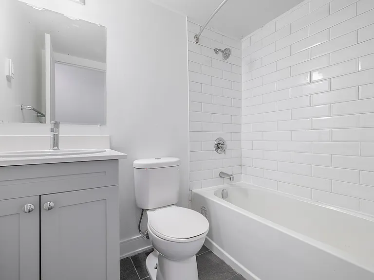 2920 Fairlea Cres — Photo 8
