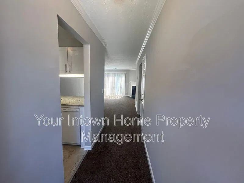 3 bed, 2.0 bath, 992 sqft, $1,575 — Photo 3