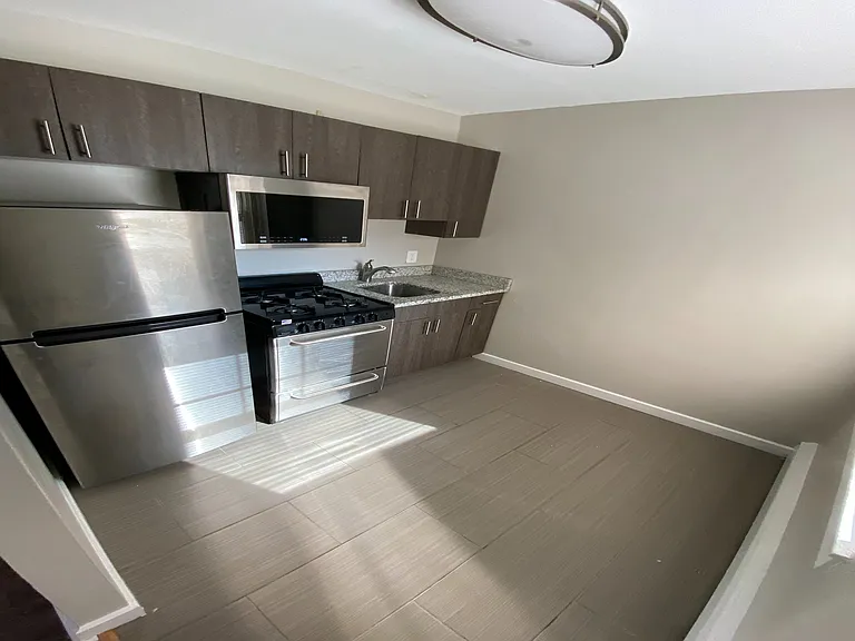 Campus Apartments — Photo 8