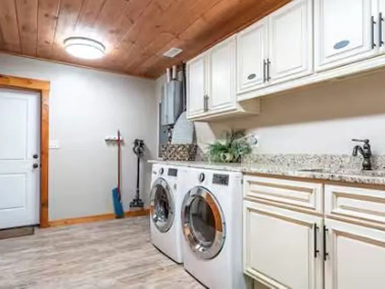 623 Wintergreen Dr — Photo 4