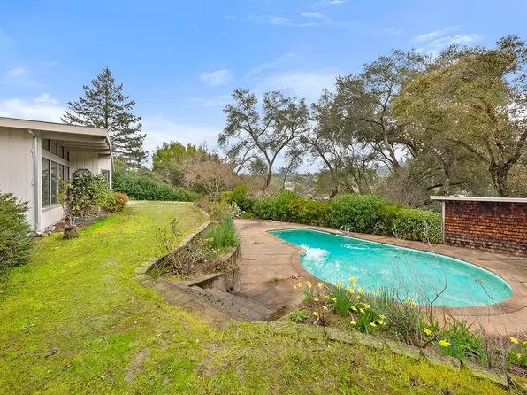 716 University Street, Healdsburg, CA 95448