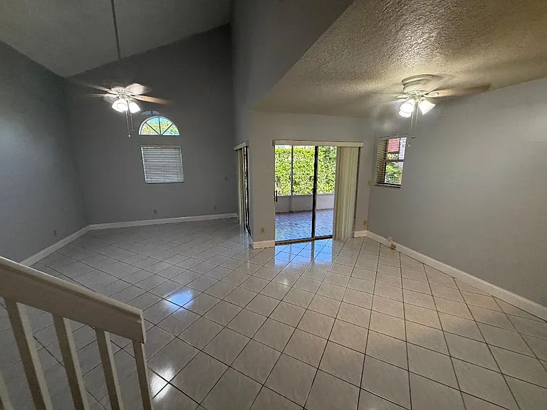 1117 SE 5th Ct — Photo 4